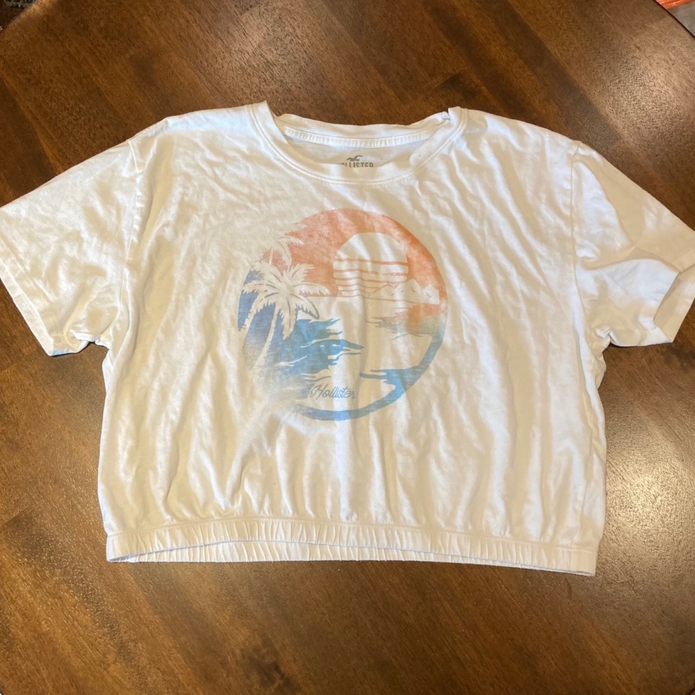 Cropped white graphic tee